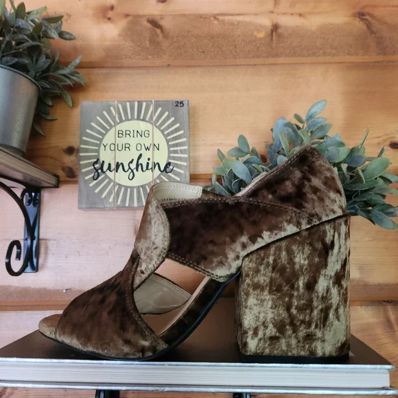 Cabi 6016 Crushed Green Velvet Interlock Chunky Block Heel Sandals Shoes Sz 7.5 - Picture 2 of 10